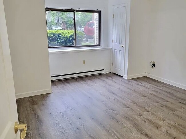 Foto del edificio - 30 Juniper Rd