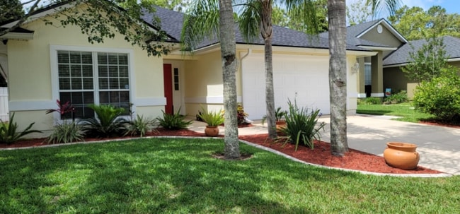 Building Photo - 810 S Lilac Loop