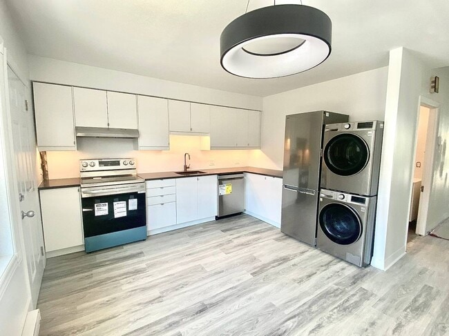 Building Photo - 6992 Av D'outremont