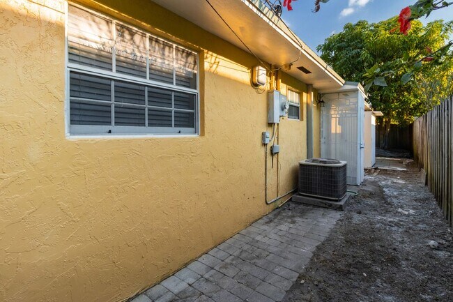 Building Photo - 1518 NW 65th St