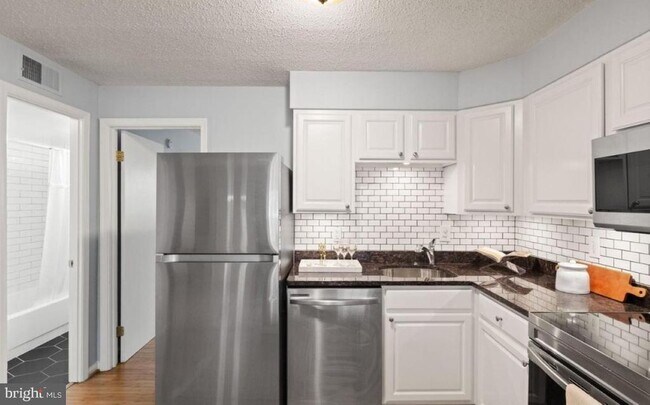 Foto del edificio - 122 N Bedford St