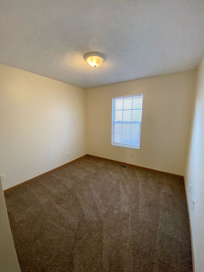 Foto del edificio - Collett Meadows - Large open floor plan, 4 bedroom Home with 2 baths - PETS WELCOME!