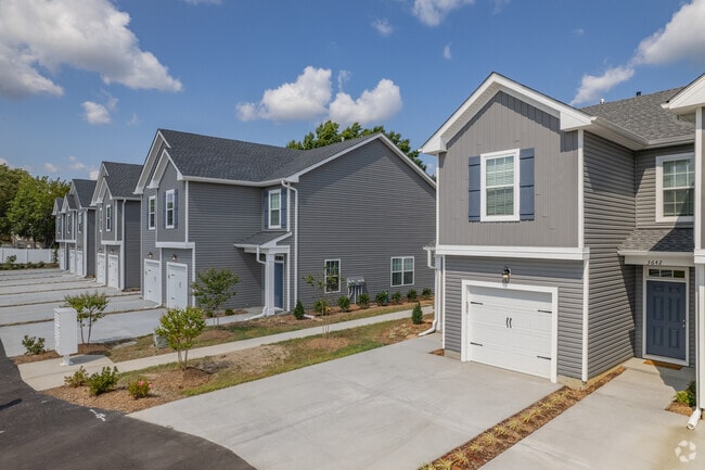 Building Photo - Churchland Commons at Town Pointe