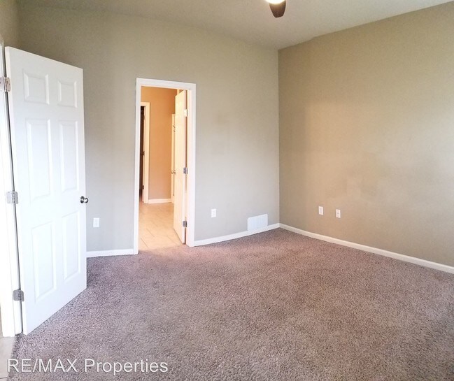 Building Photo - 3 br, 2 bath House - 40344 Crestridge