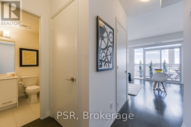 Photo du bâtiment - 460-1460 Adelaide St E
