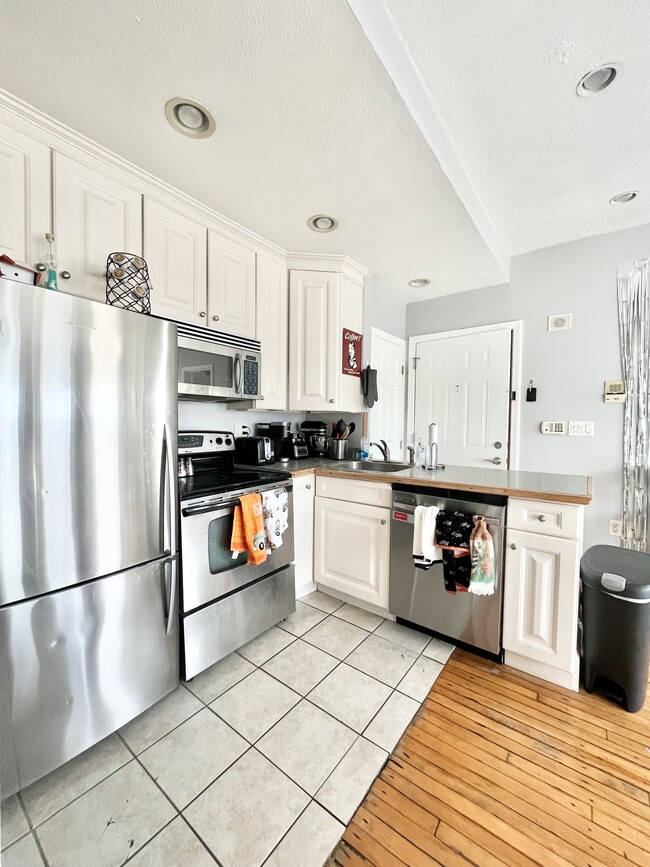 Building Photo - 1 Centre St