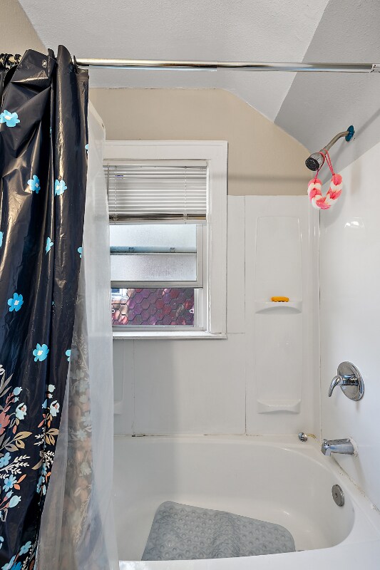 Foto del edificio - 15716 Cherrylawn St