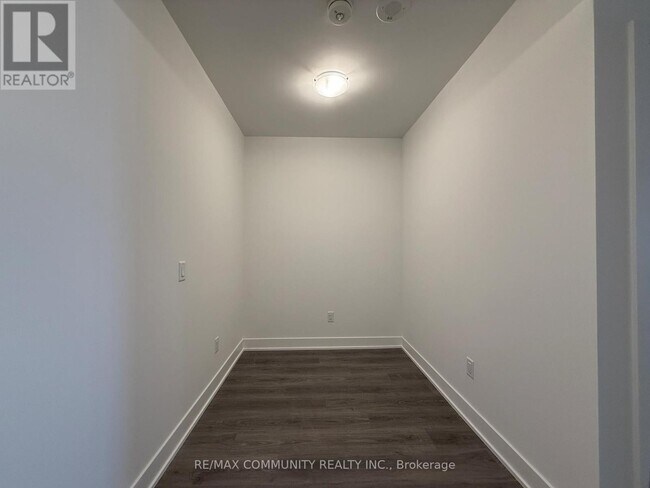 Photo du bâtiment - 2545 Simcoe St N