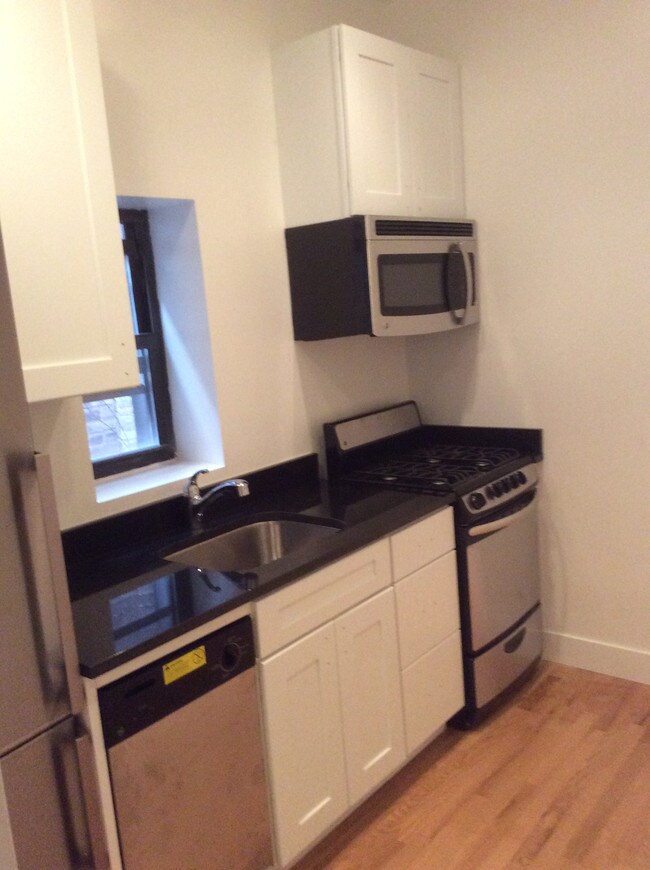 Building Photo - 232 E 83rd St