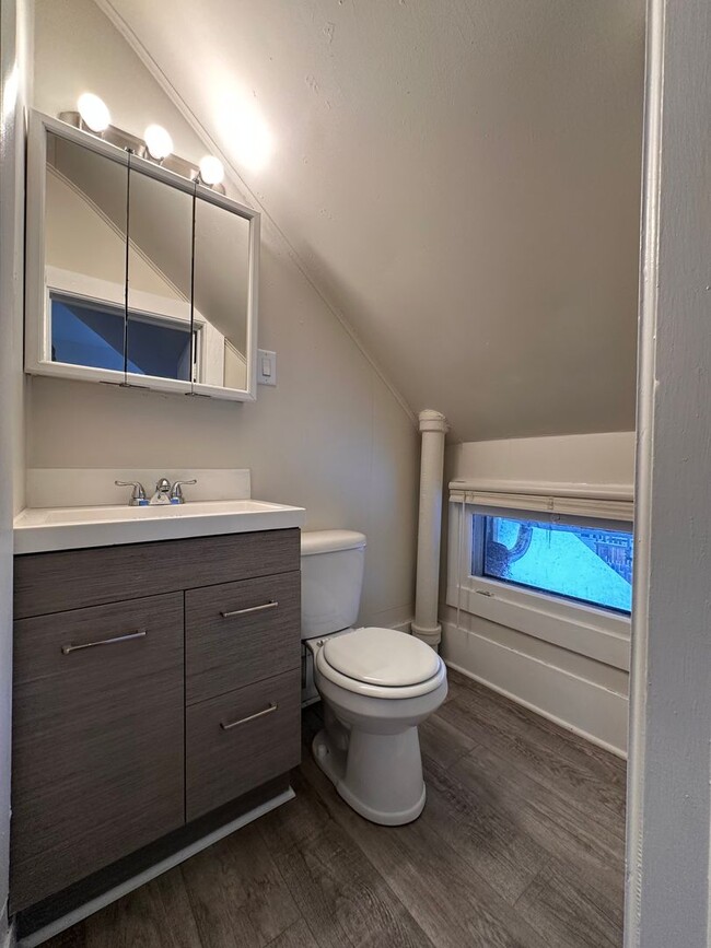 Building Photo - 248 N Franklin St