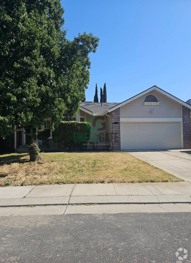 Building Photo - 144 Camelback St