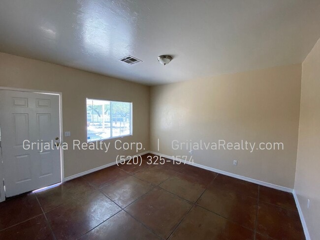 Building Photo - 1211 S 11th Ave