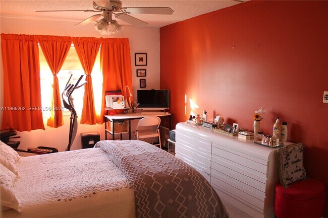 Foto del edificio - 12500 SW 6th St