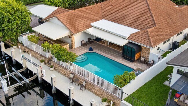 Foto del edificio - 5841 Bayview Dr