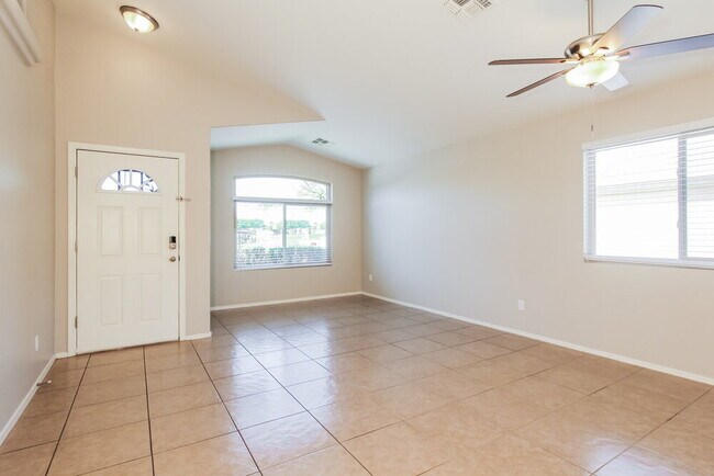 Foto del edificio - 4449 N 123rd Dr