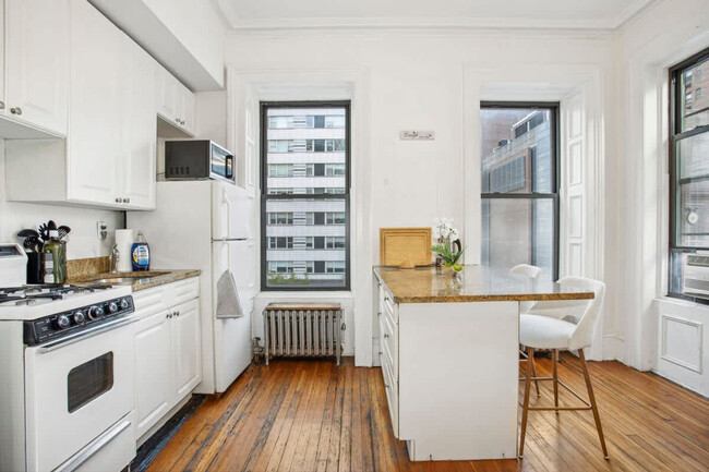Foto del edificio - 300 E 69th St