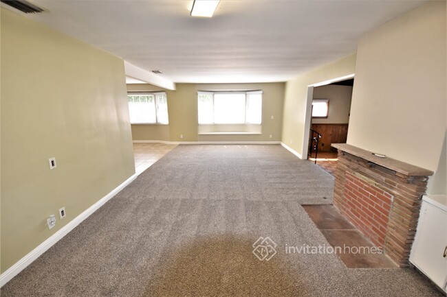 Building Photo - 13807 Wyandotte St