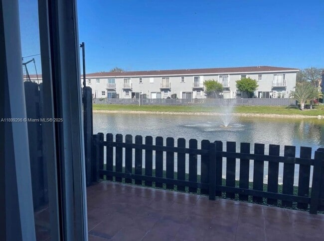 Foto del edificio - 5220 NW 109th Ave