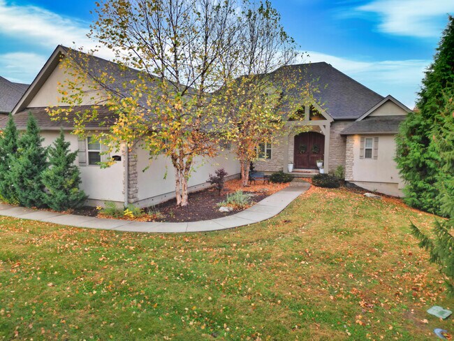 Building Photo - 807 Old Hawthorne Dr