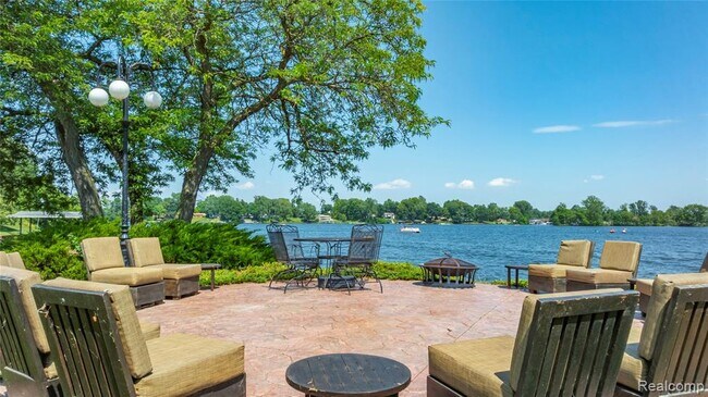 Foto del edificio - 42183 Kouza Ct