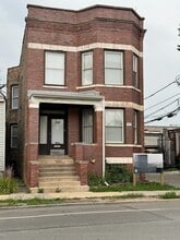 Building Photo - 1543 W Marquette Rd