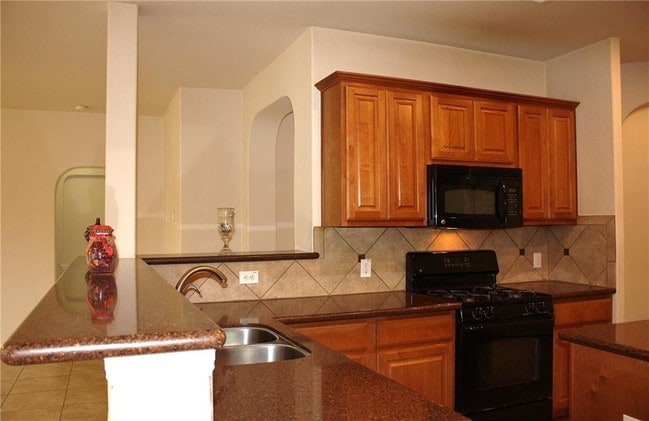 Building Photo - 1102 Willowbrook Dr