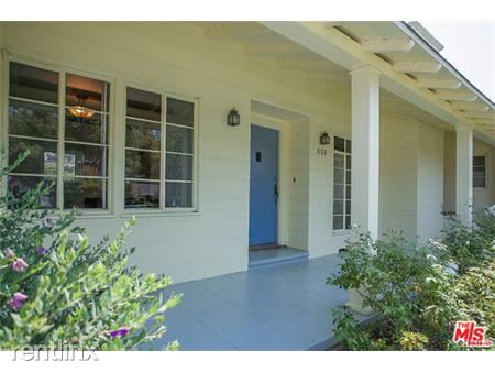 Building Photo - 868 Toyopa Dr