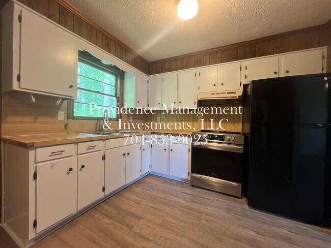 Building Photo - 1815 Alpine Dr