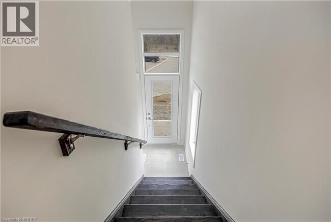 Building Photo - 660 Colborne St W