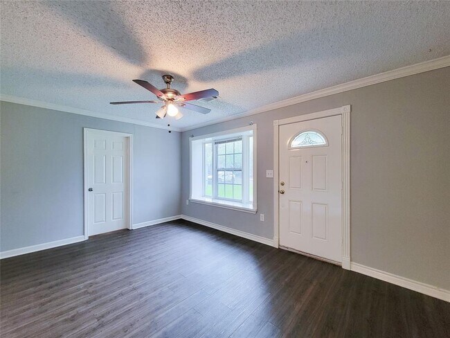 Foto del edificio - 2306 Downey Dr