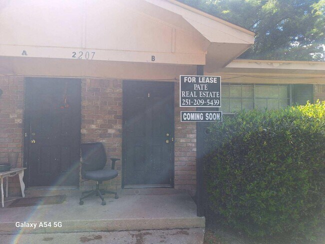 Foto del edificio - 2207 Wolf Ridge Rd
