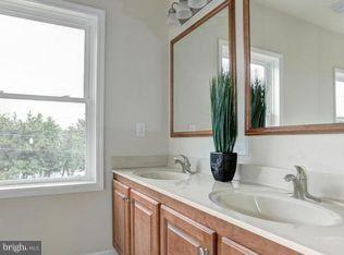 Foto principal - 915 Tyler Ave