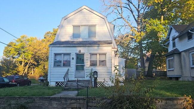 Building Photo - 963 Perry St