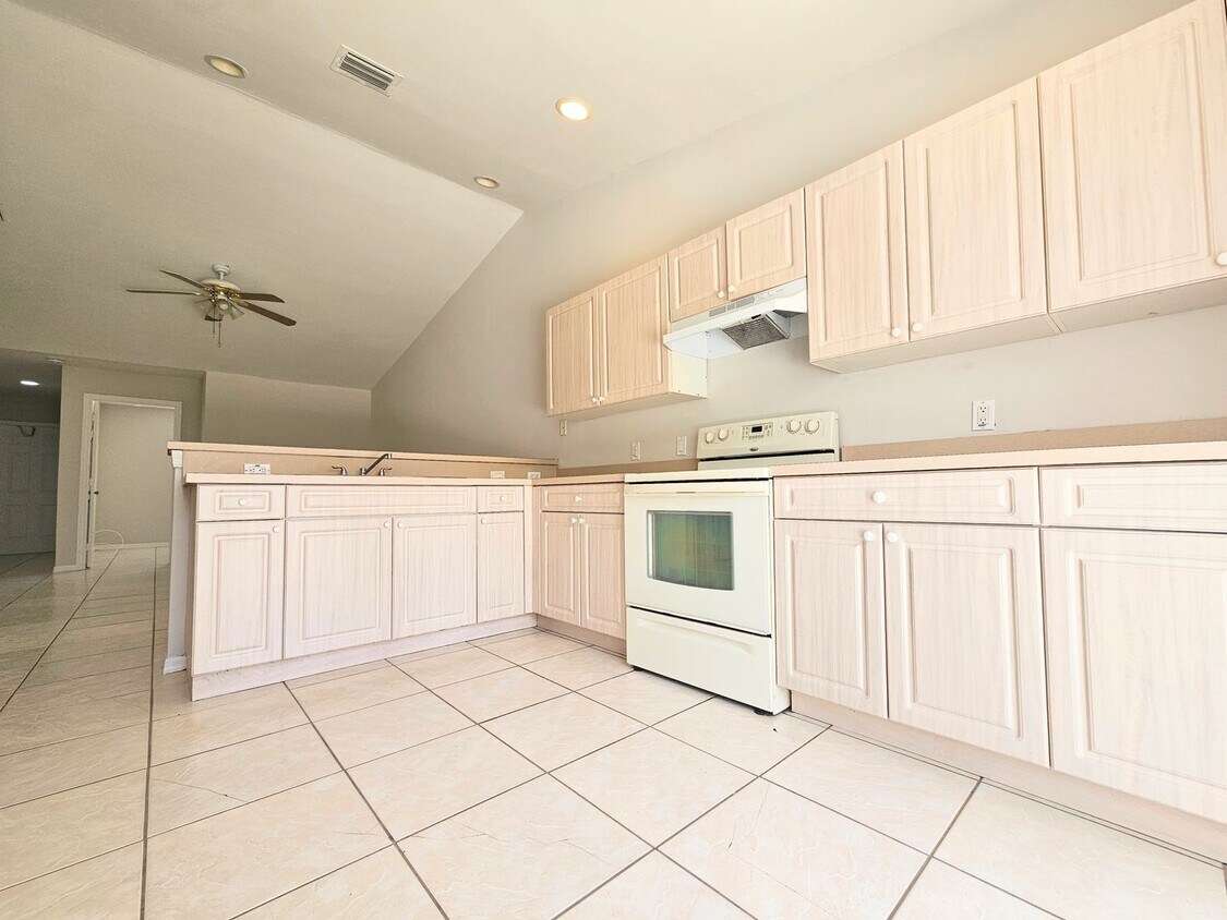 Primary Photo - Charming 3-Bedroom, 2-Bath Home in Conveni...