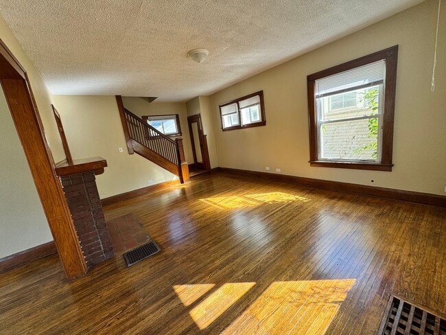 Building Photo - 3 Bedroom House