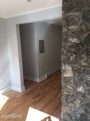 Building Photo - 1 br, 1 bath Apartment - 2424 Beaumont Ave