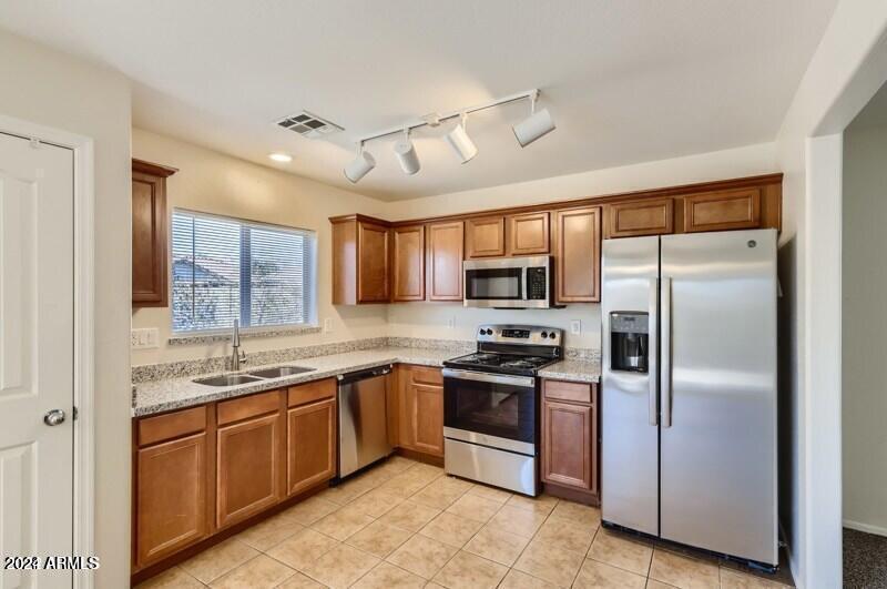 Foto del edificio - 16564 W Desert Bloom St