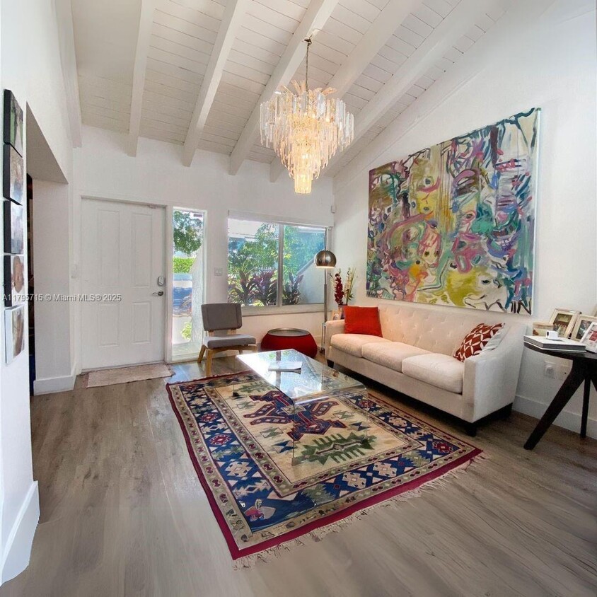 Foto principal - 3030 Bird Ave