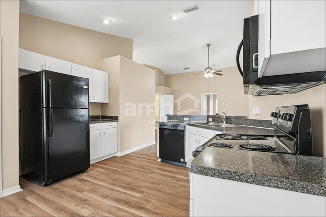 Building Photo - 10250 Peoples Loop