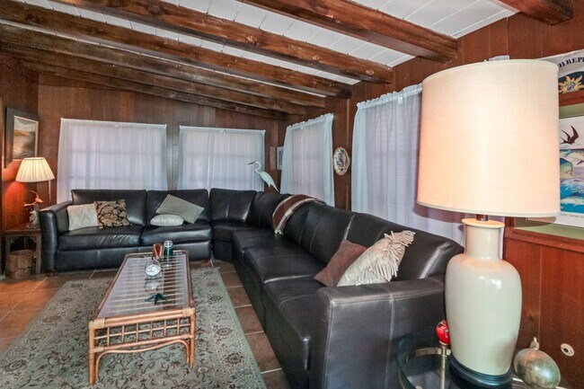 Foto del edificio - 1660 Juniper Dr