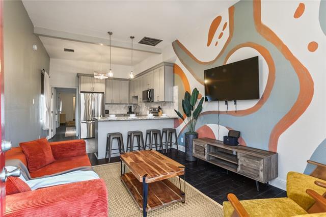 Building Photo - 723 N Salcedo St