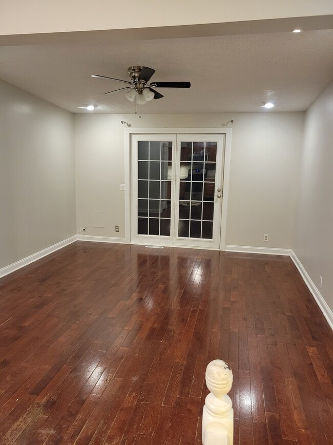 Building Photo - 659 Ziegler Dr