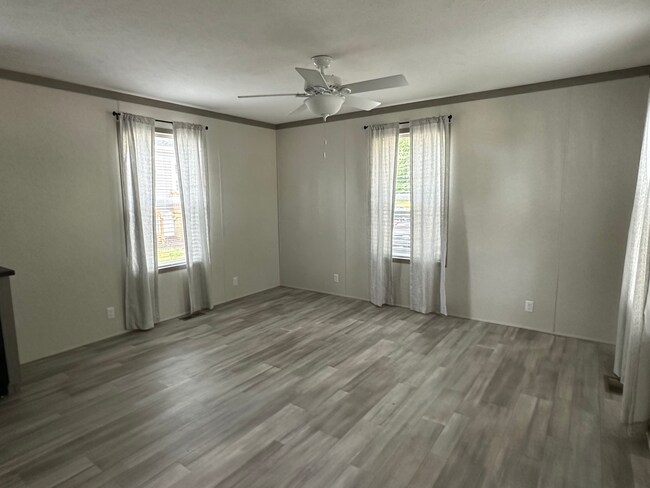 Building Photo - 1080 Colonial Trail