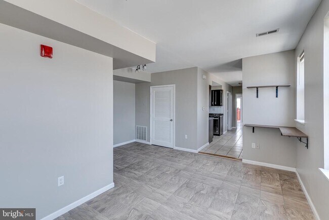 Foto del edificio - 6602 Ridge Ave