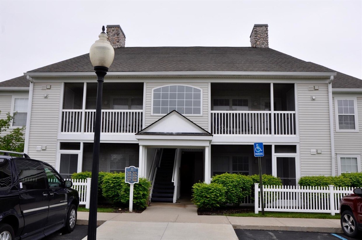 Foto principal - 2660 S Knightsbridge Cir