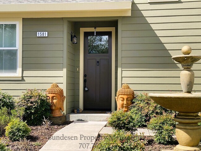 Building Photo - 1581 Cali Ln