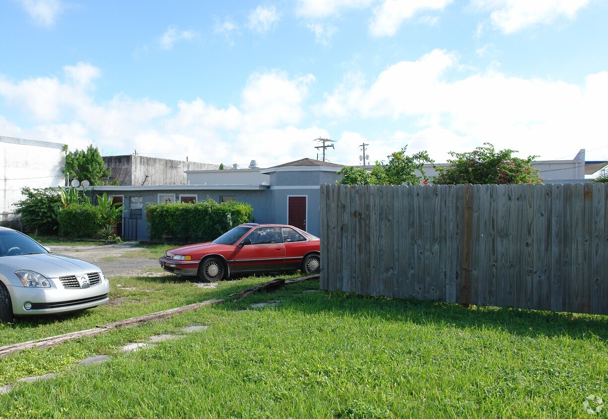 Building Photo - 2213-2219 SW 60th Way