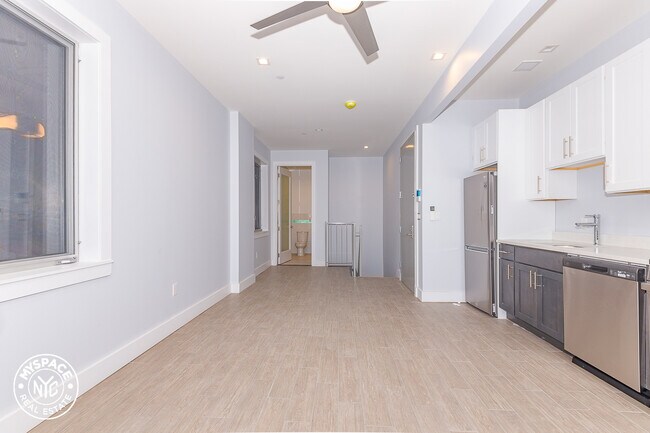 Foto del edificio - 460 Seneca Ave