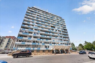 Building Photo - 1155 Ash St.