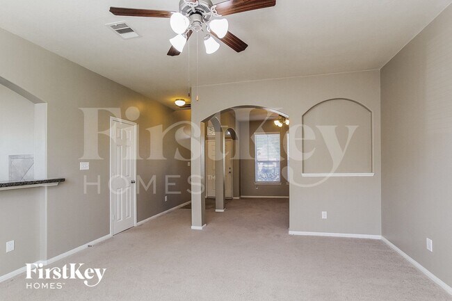 Foto del edificio - 16318 River Wood Ct